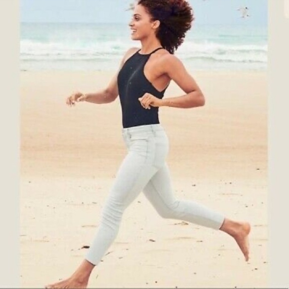 ATHLETA sculptek light denim skinny jeans